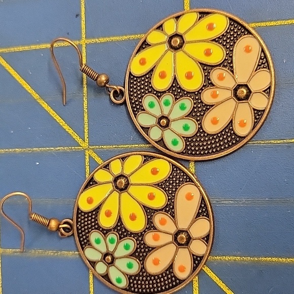 Floral Flower Round Circle Antique Gold Earrings - Picture 1 of 2